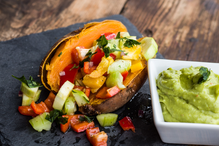 Süsskartoffeln mit Salat